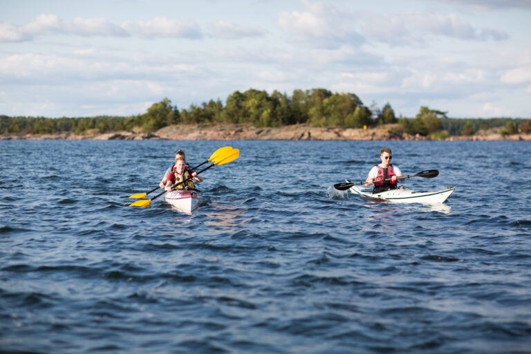 A photo of two people kayaking in the Turku archipelago